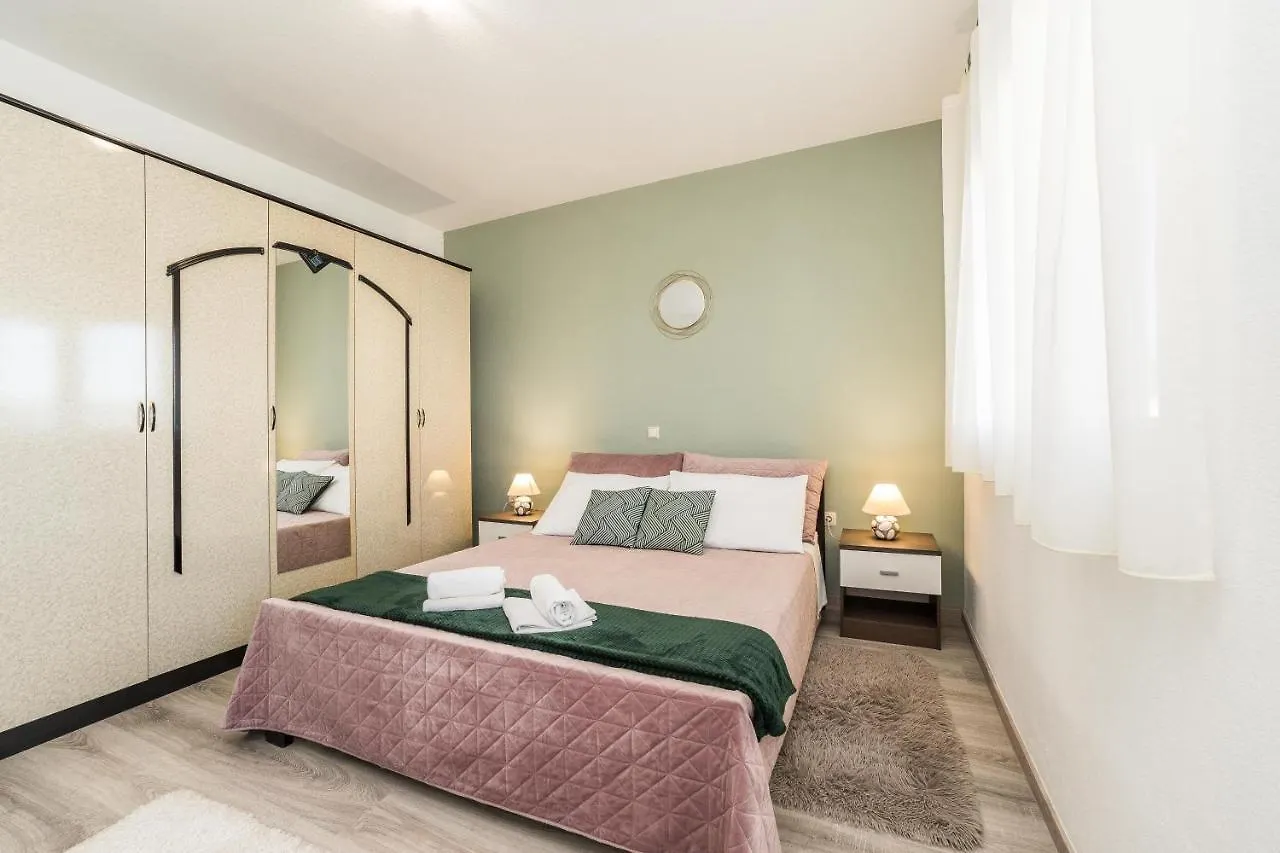 Apartments Matilda Sukošan